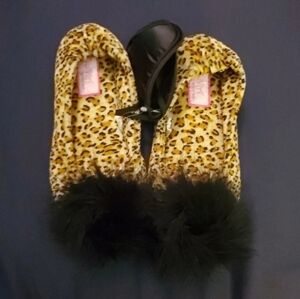 Olivia by Olivia Miller Leopard Print Slippers Size M